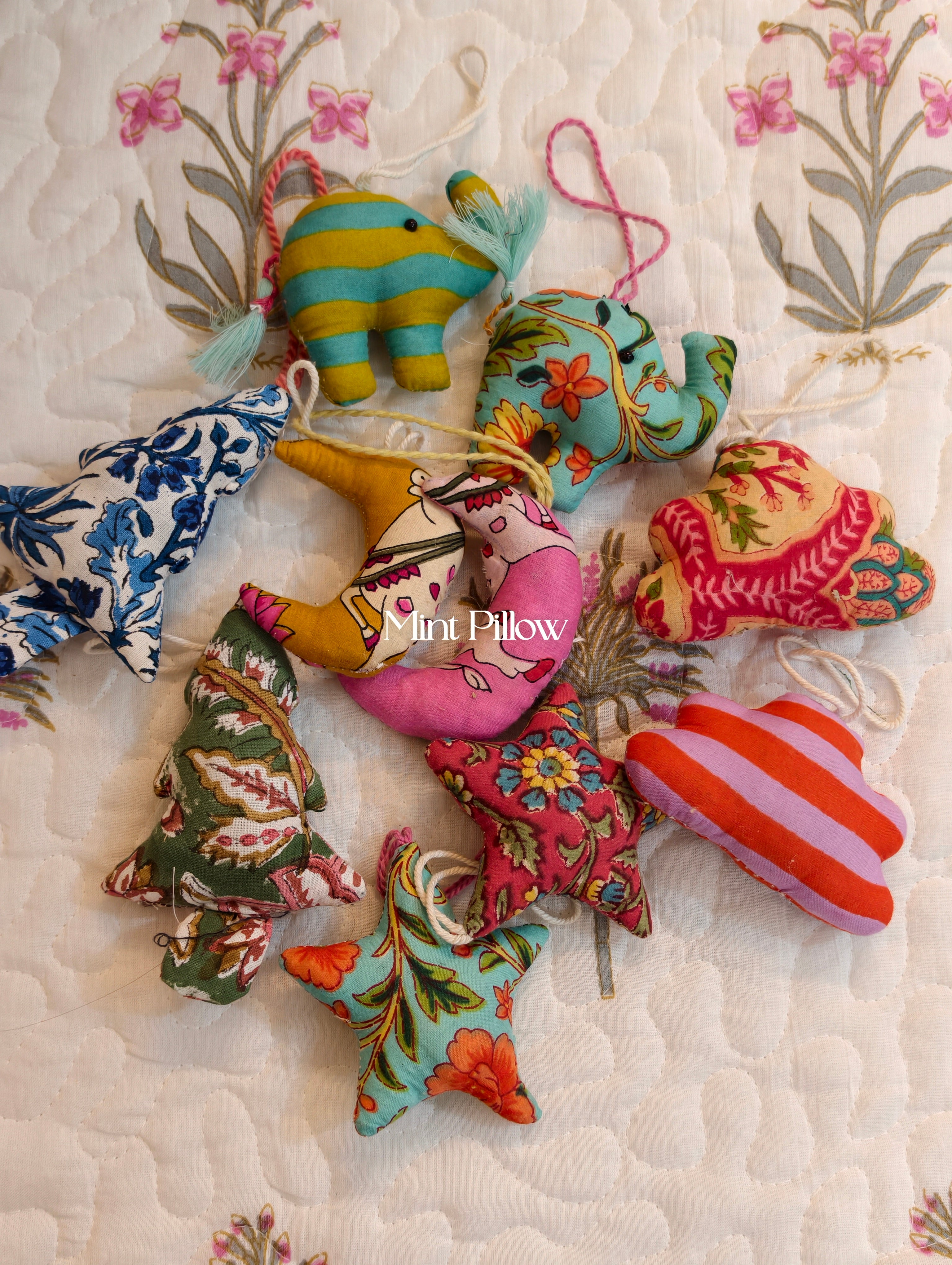 Toys hangings small