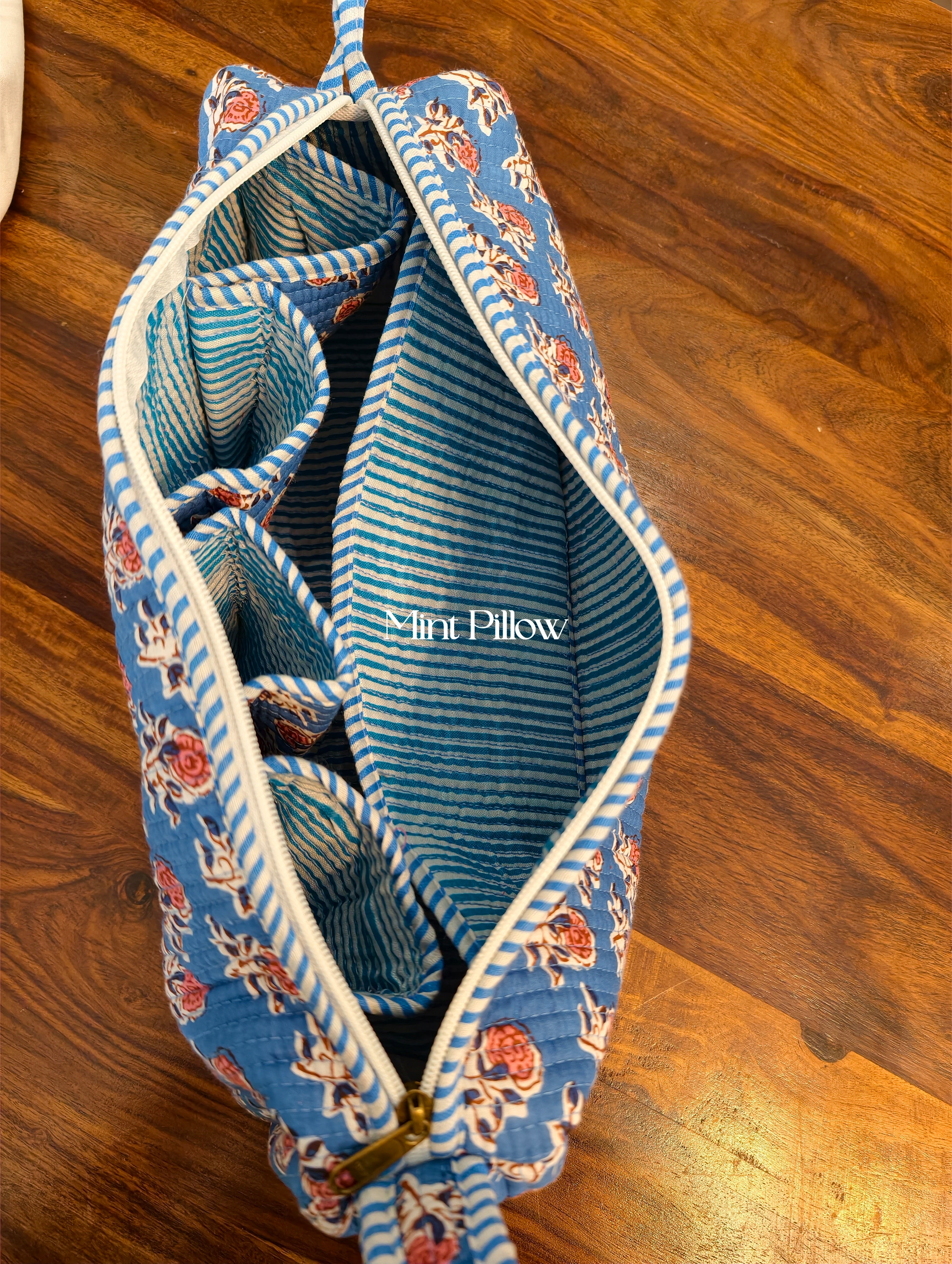 Dyson / Multipurpose Travel Bag