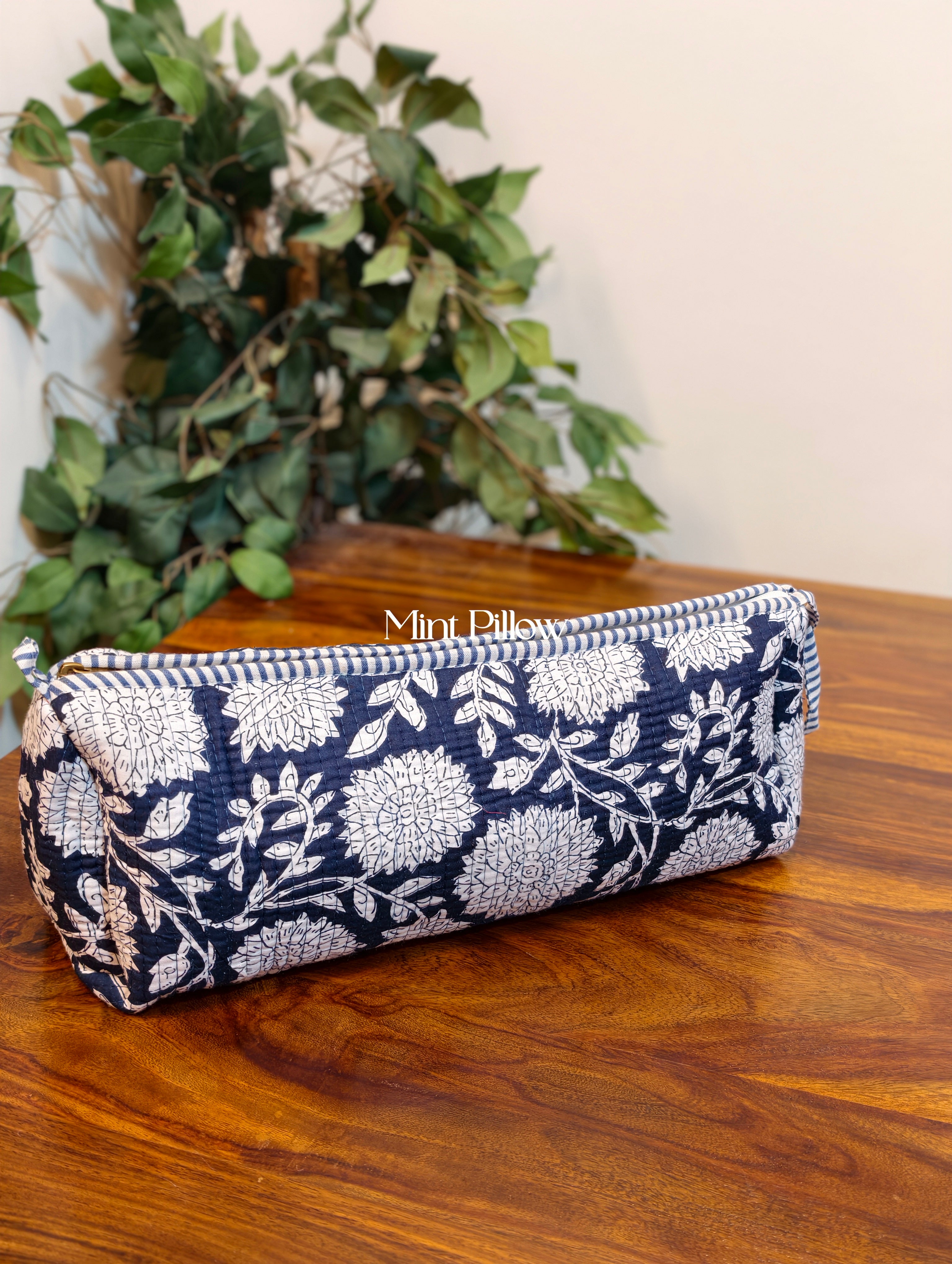 Dyson / Multipurpose Travel Bag