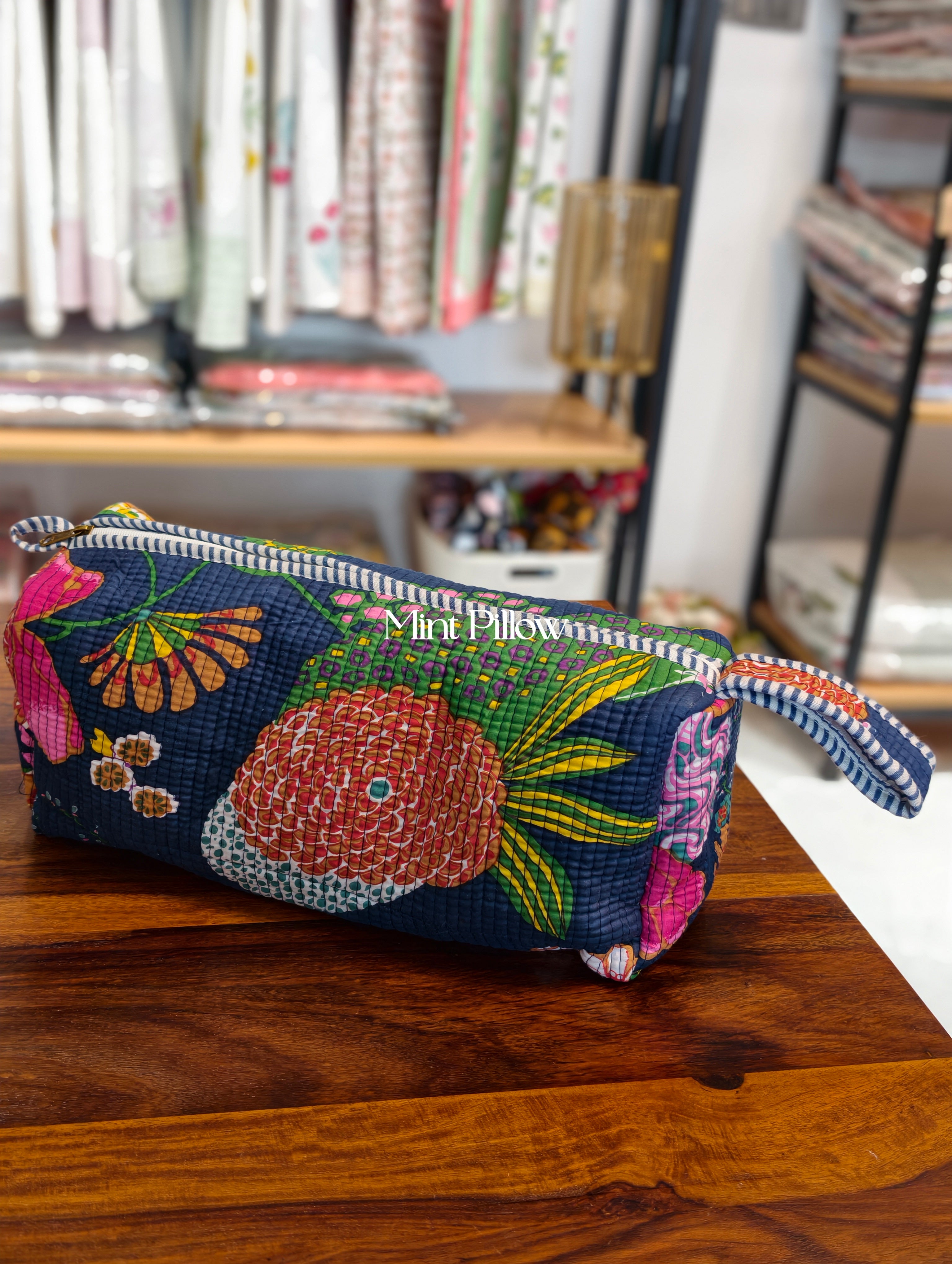 Dyson / Multipurpose Travel Bag