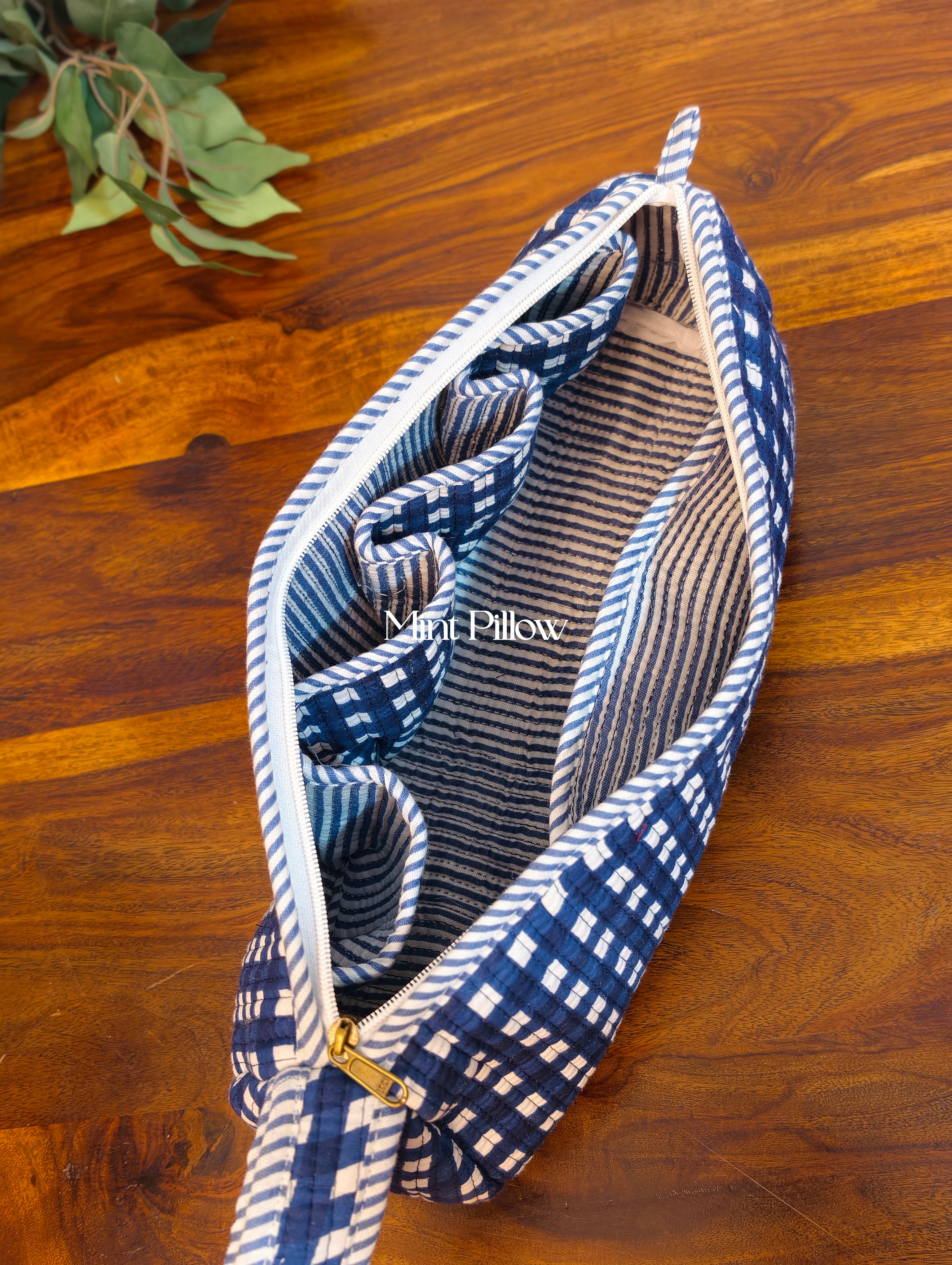 Dyson / Multipurpose Travel Bag