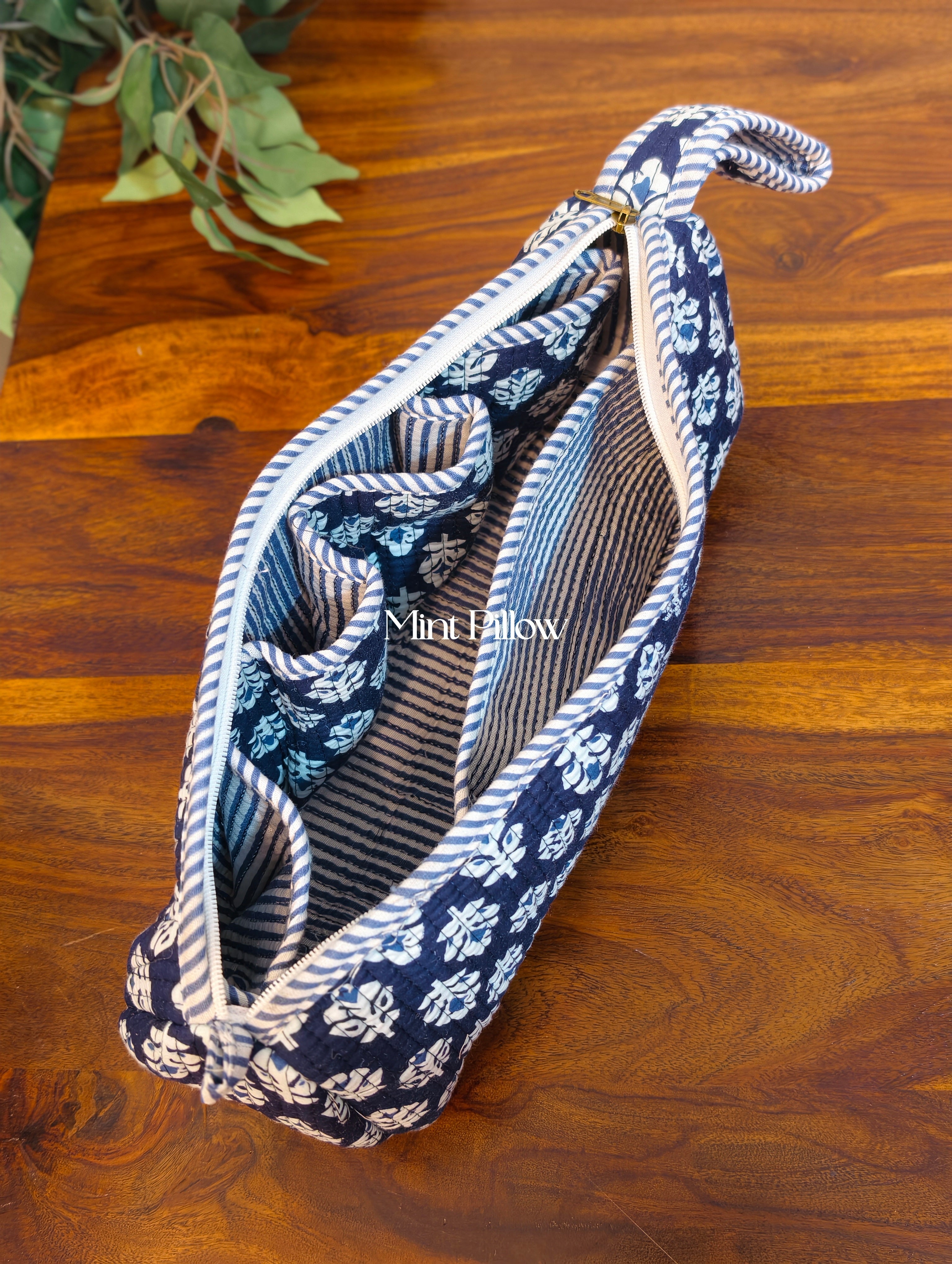 Dyson / Multipurpose Travel Bag