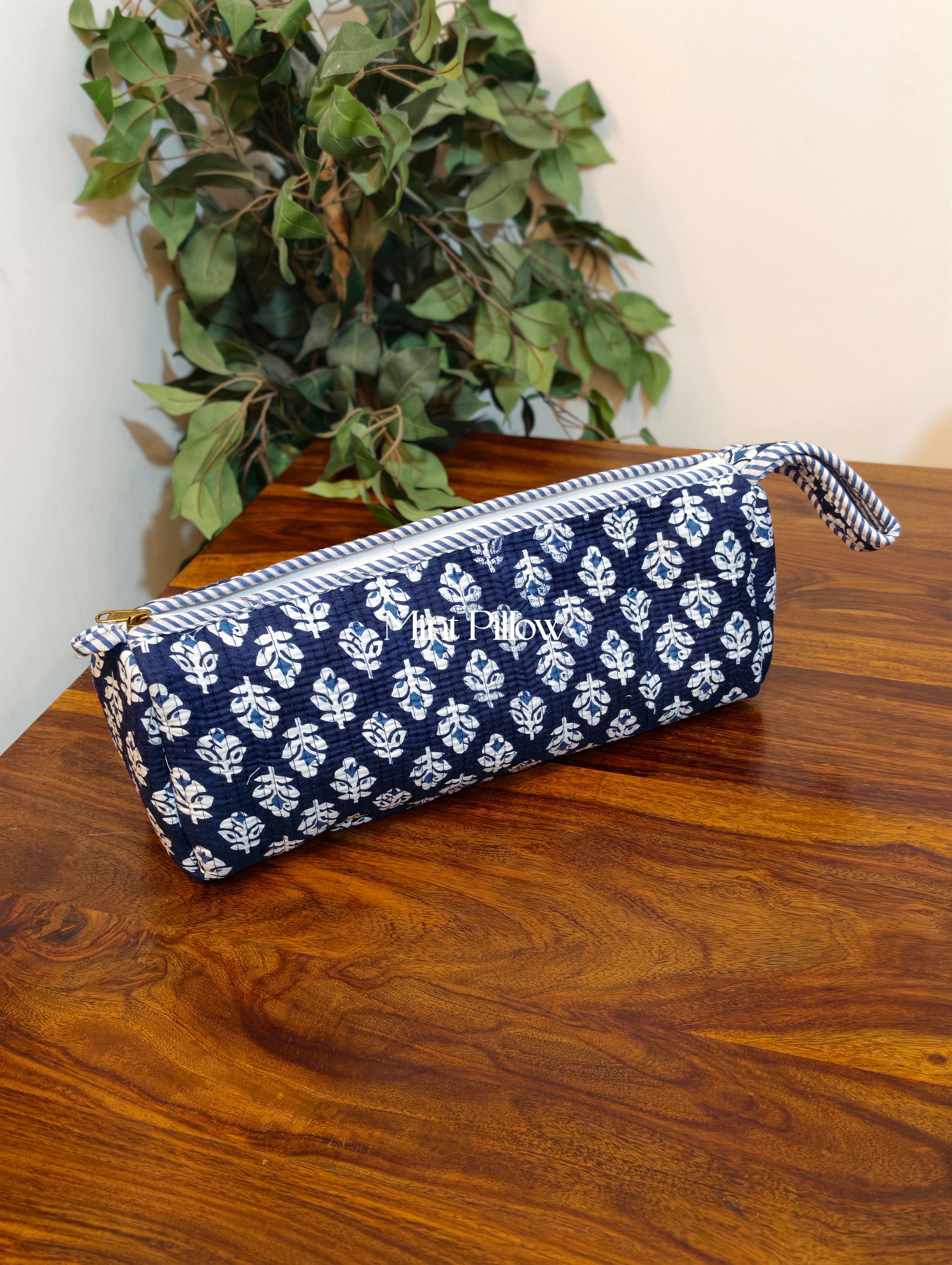 Dyson / Multipurpose Travel Bag