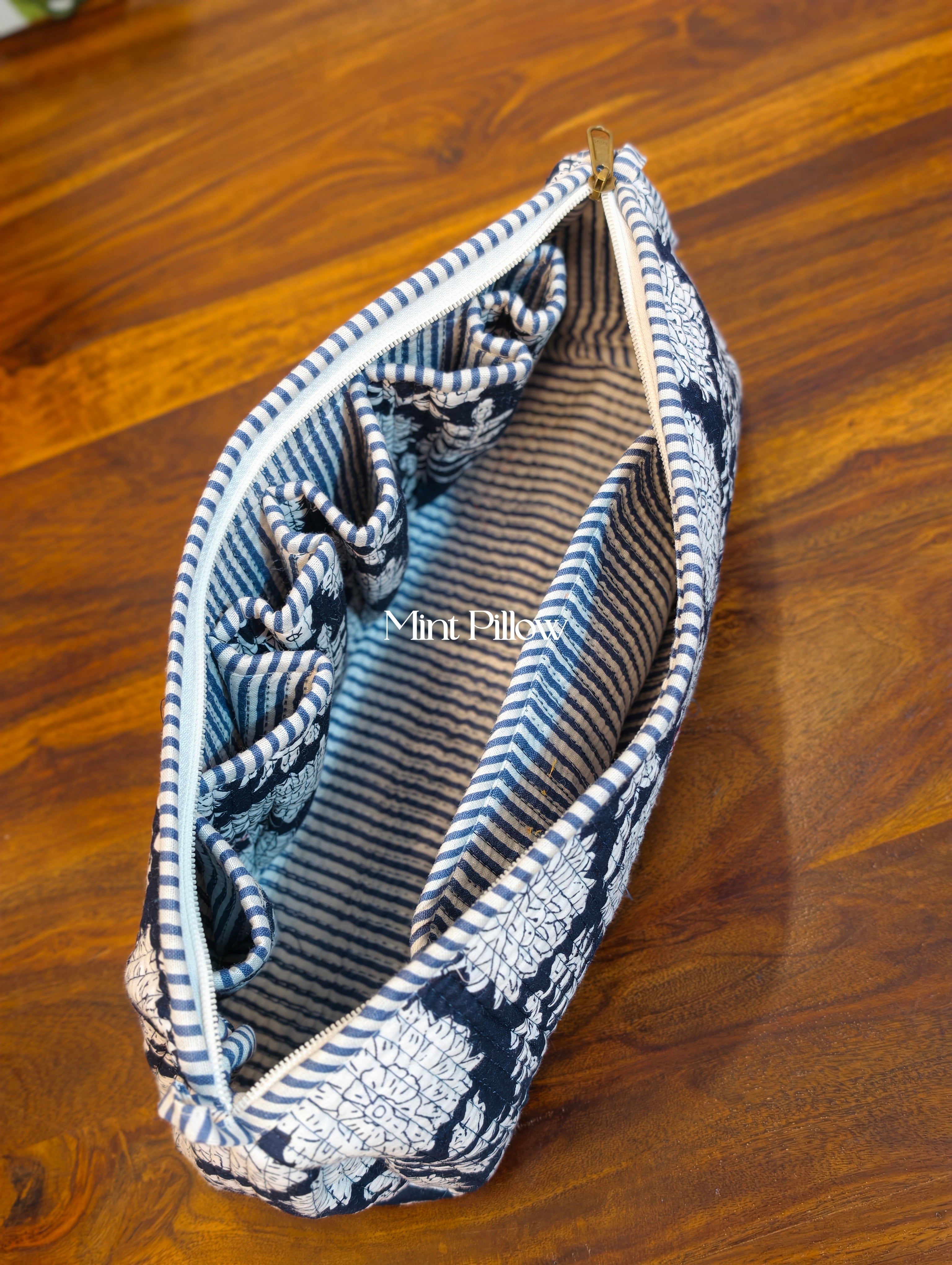Dyson / Multipurpose Travel Bag